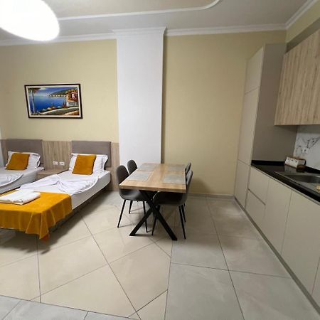 Vlorë Kevin'S Lungomare Apartment מראה חיצוני תמונה