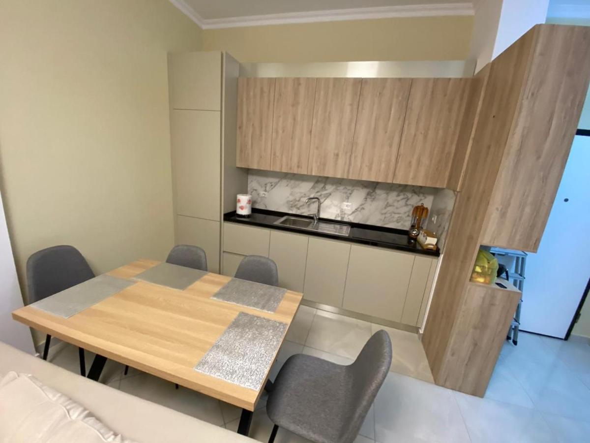 Vlorë Kevin'S Lungomare Apartment מראה חיצוני תמונה