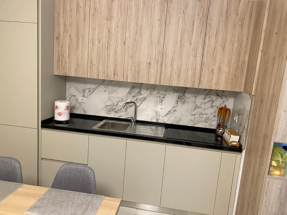 Vlorë Kevin'S Lungomare Apartment מראה חיצוני תמונה