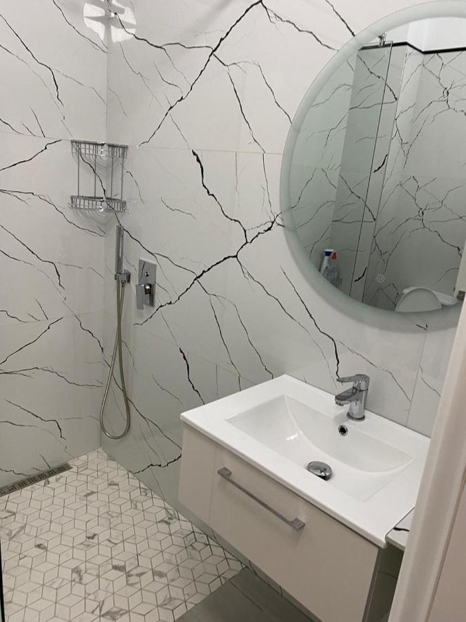 Vlorë Kevin'S Lungomare Apartment מראה חיצוני תמונה