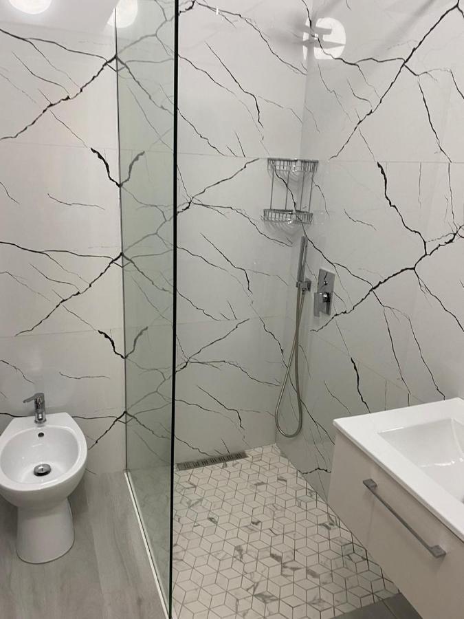 Vlorë Kevin'S Lungomare Apartment מראה חיצוני תמונה
