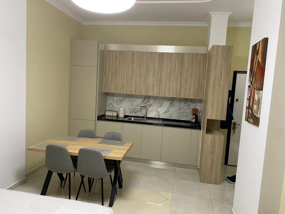 Vlorë Kevin'S Lungomare Apartment מראה חיצוני תמונה