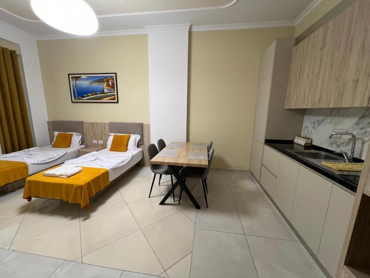 Vlorë Kevin'S Lungomare Apartment מראה חיצוני תמונה
